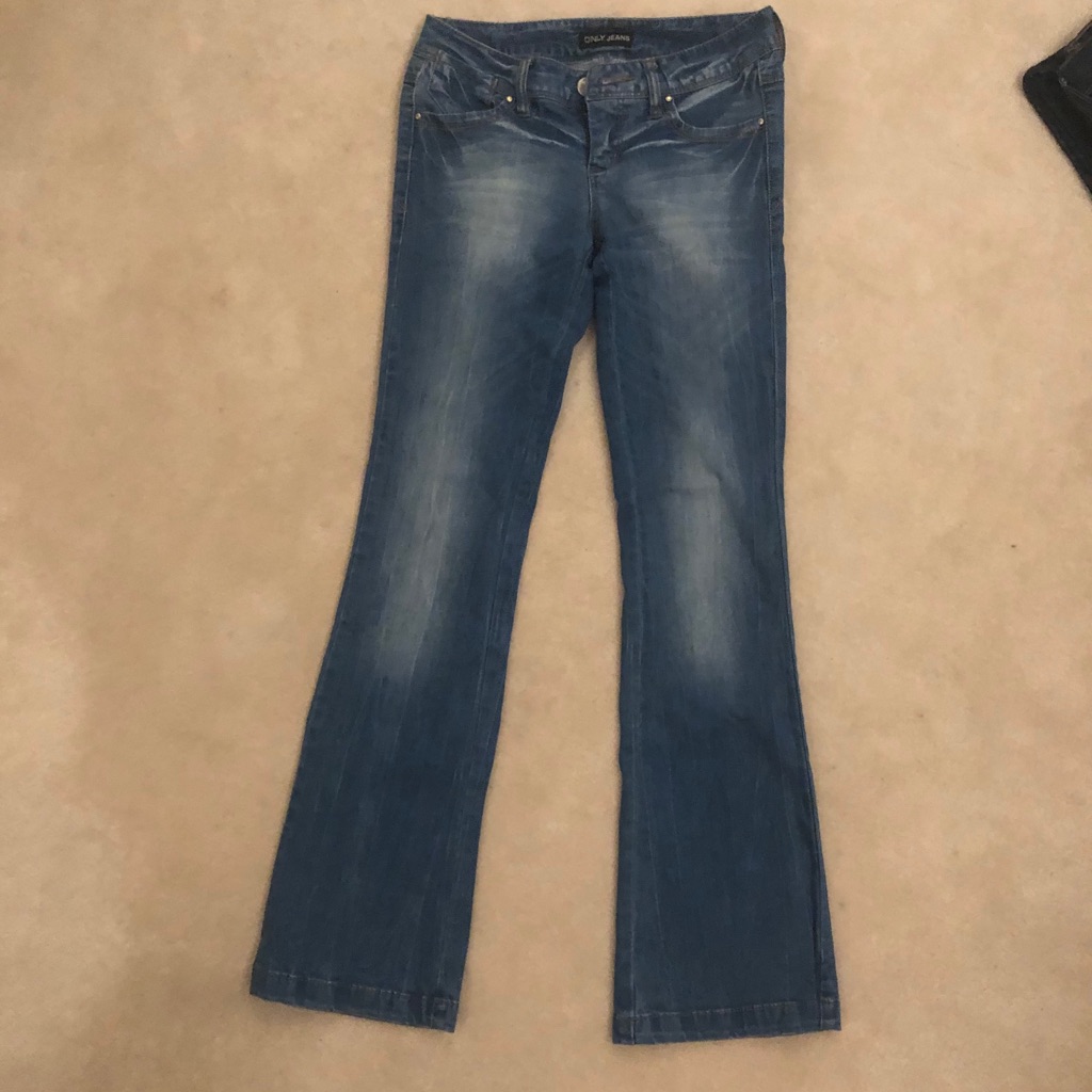 Only Flared Jeans With Details To Right Back Pocket